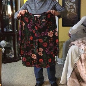 VIOLET + CLAIRE  women's floral blouse  sz XL  black and purple,  RED, AND PINK